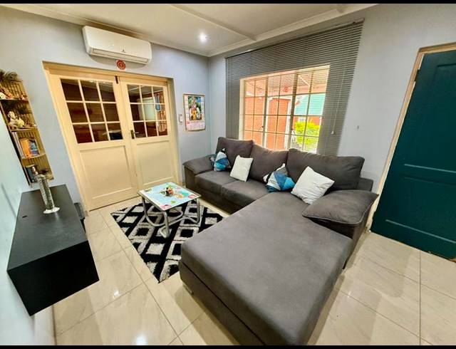 2 BEDROOM TOWNHOUSE FOR SALE IN HAYFIELDS